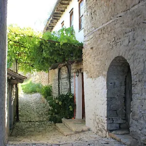  Apartment Toli Inside Castle